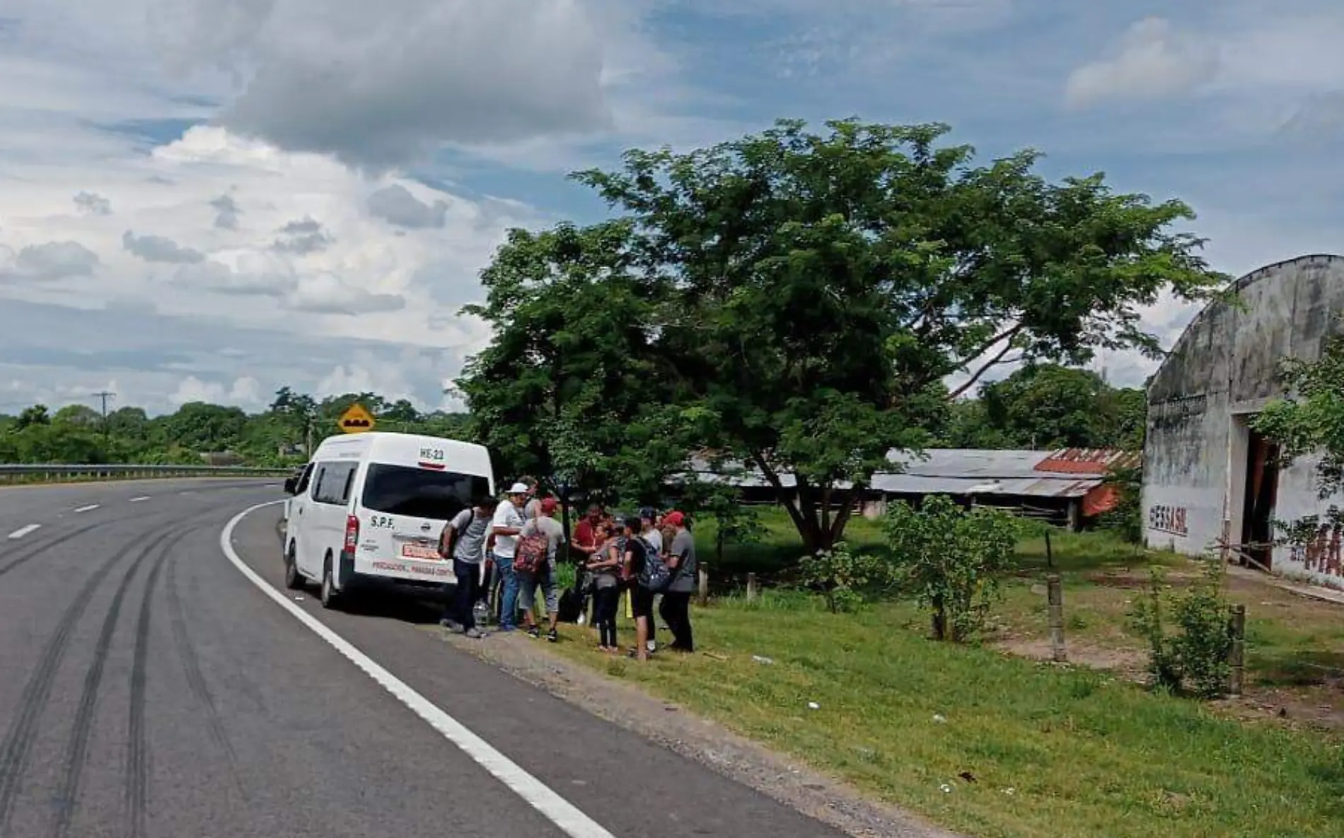 migrantes en combis foráneas